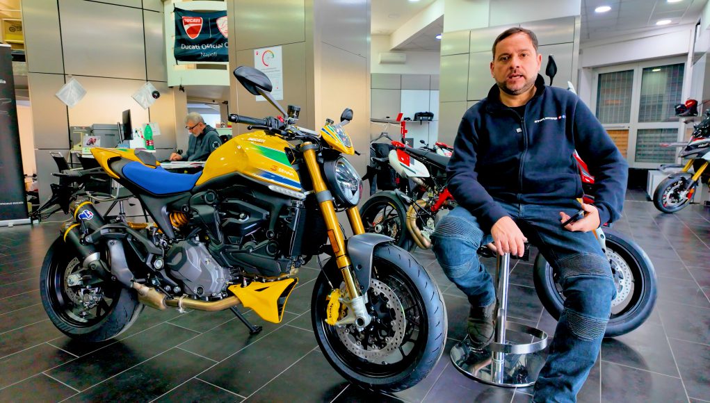 Ducati omaggia Ayrton Senna con la Monster